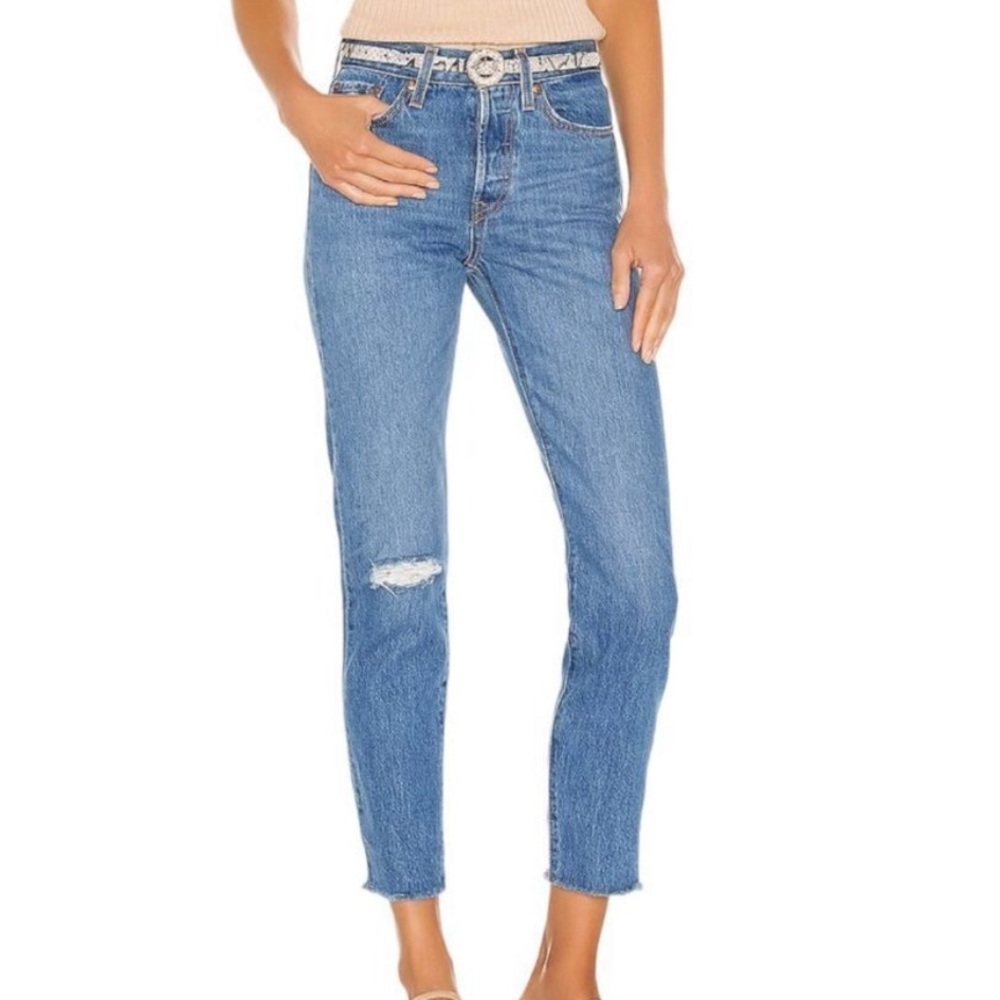 Levi’s Wedgie Icon Athens Hera size 28 distressed blue jeans
